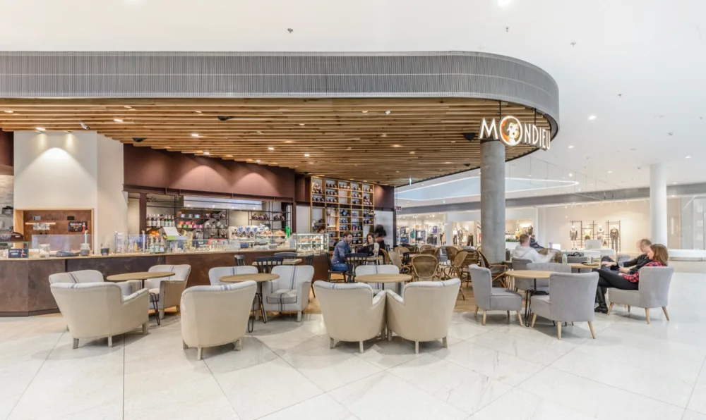 Moderné sedenie v Mondieu Bory Mall v Bratislave